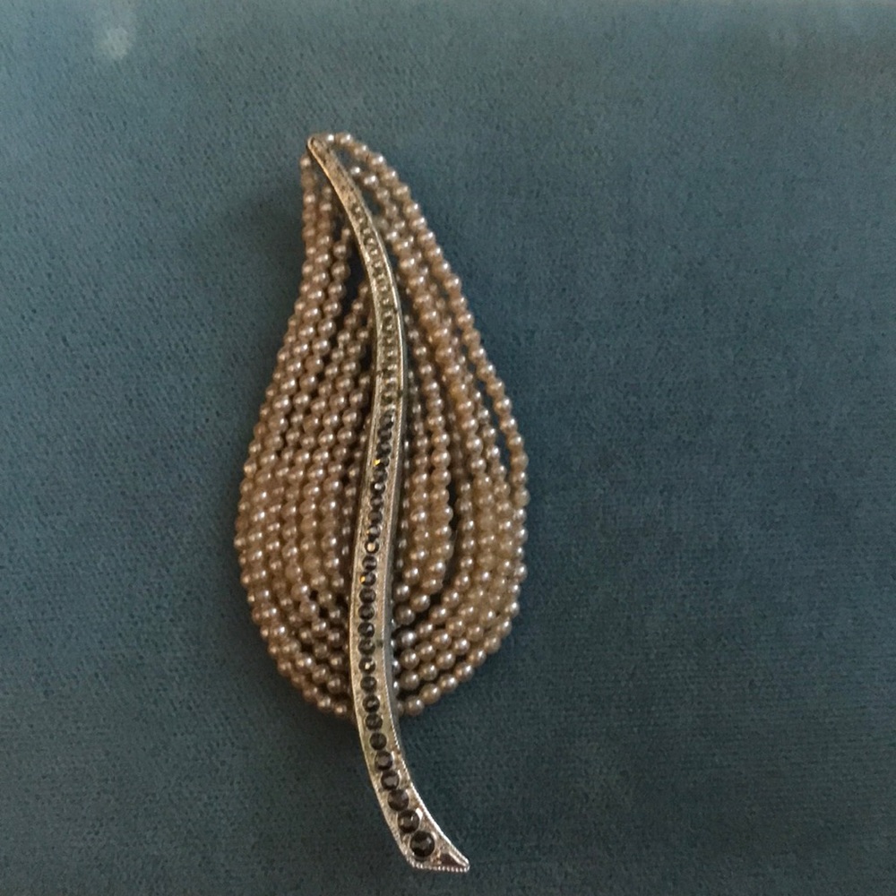 ⚡️FINAL PRICE⚡️ VTG Pearl Leaf Brooch
